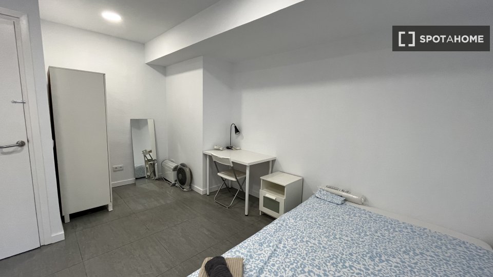Double room Barcelona, 13 beds, 290m² — photo 12