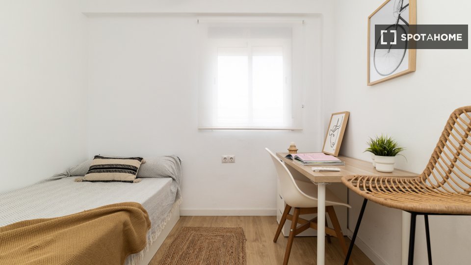 Double room Valencia, 5 beds, 90m² — photo 6