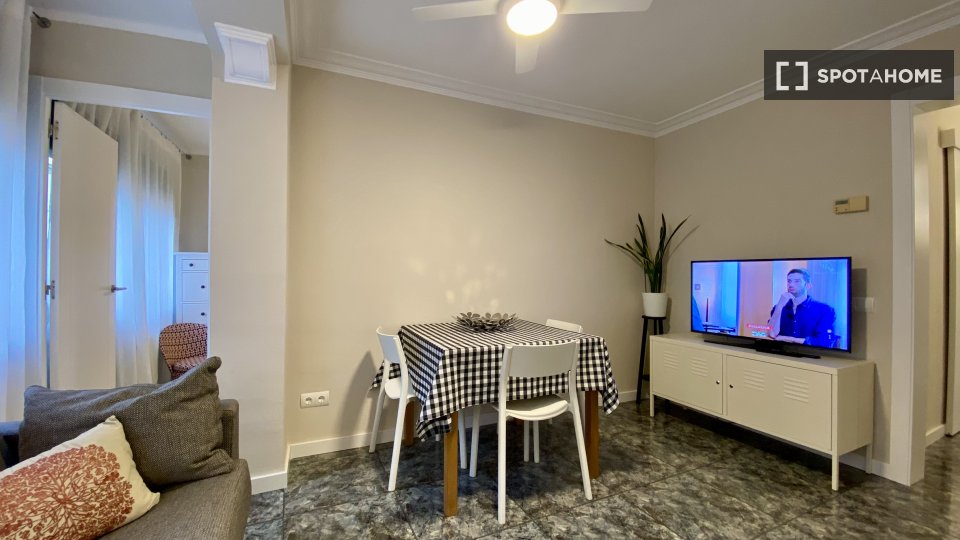 Apartment Barcelona, 3 beds, 62m² — photo 17