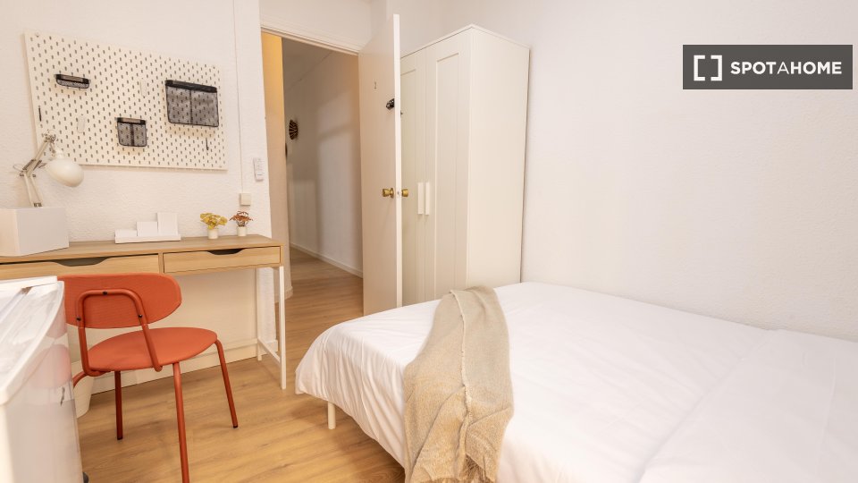 Double room Madrid, 6 beds — photo 34