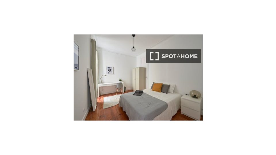 Double room Lisbon, 6 beds — photo 17