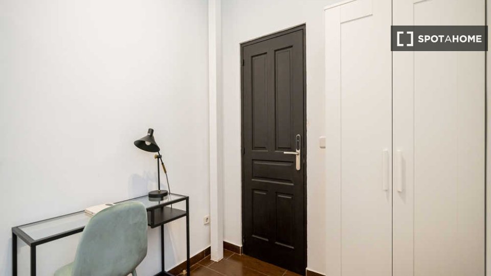 Double room Madrid, 6 beds — photo 42