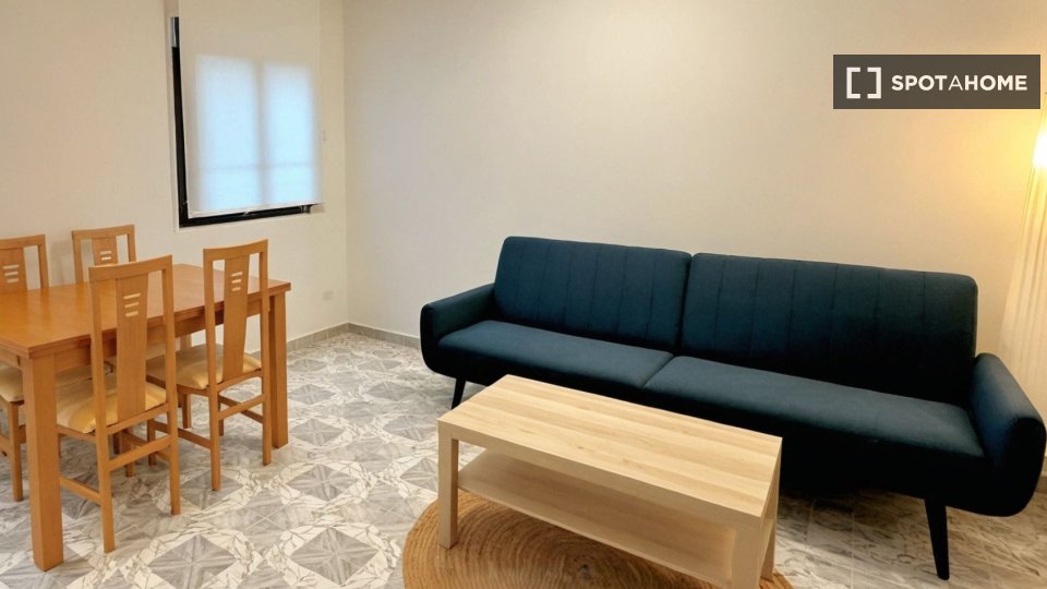 Apartamento de 2 dormitorios en alquiler en Aeropuerto, Madrid
