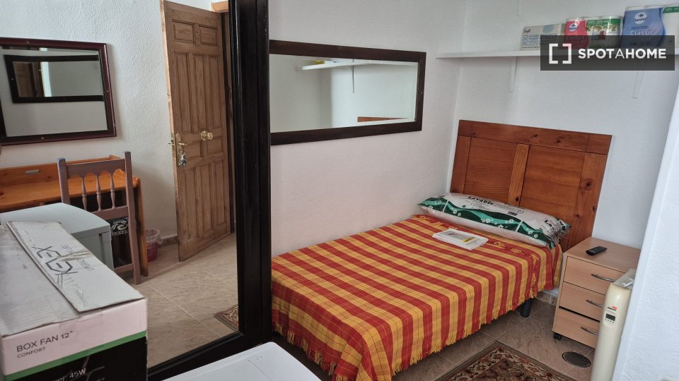 Double room Madrid, 5 beds, 100m² — photo 29