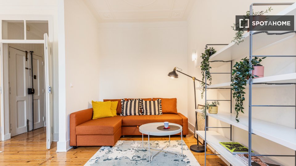 Double room Lisbon, 3 beds — photo 10