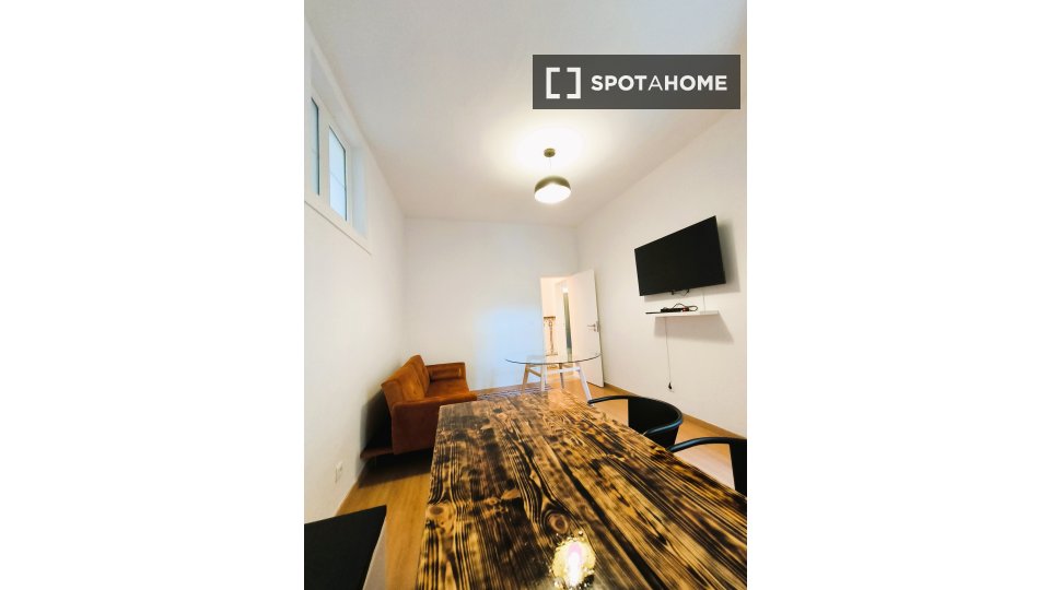 Apartment Lisbon, 2 beds, 105m² — photo 19