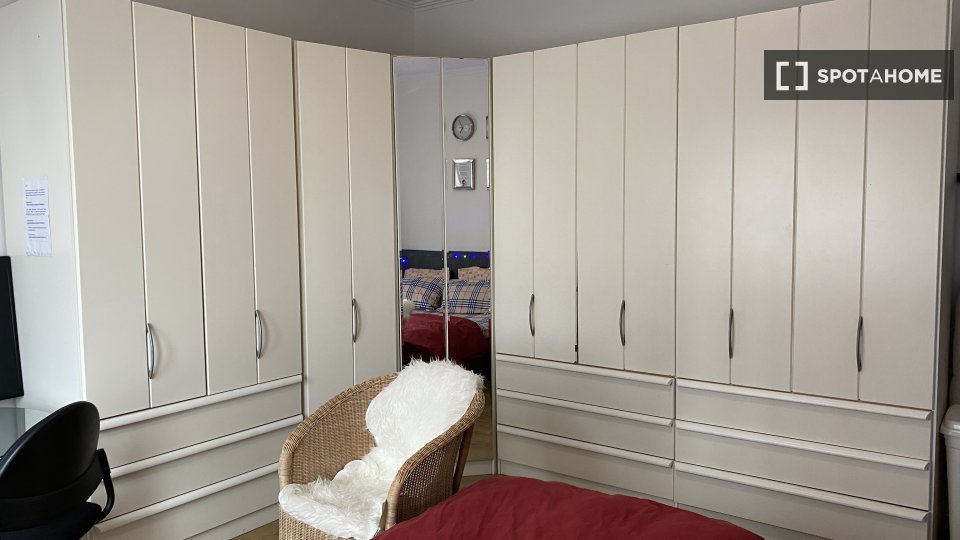 Double room Brussels, 1 bed — photo 12