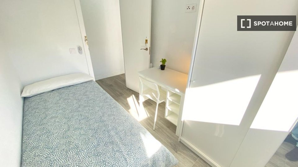 Double room Madrid, 4 beds — photo 11