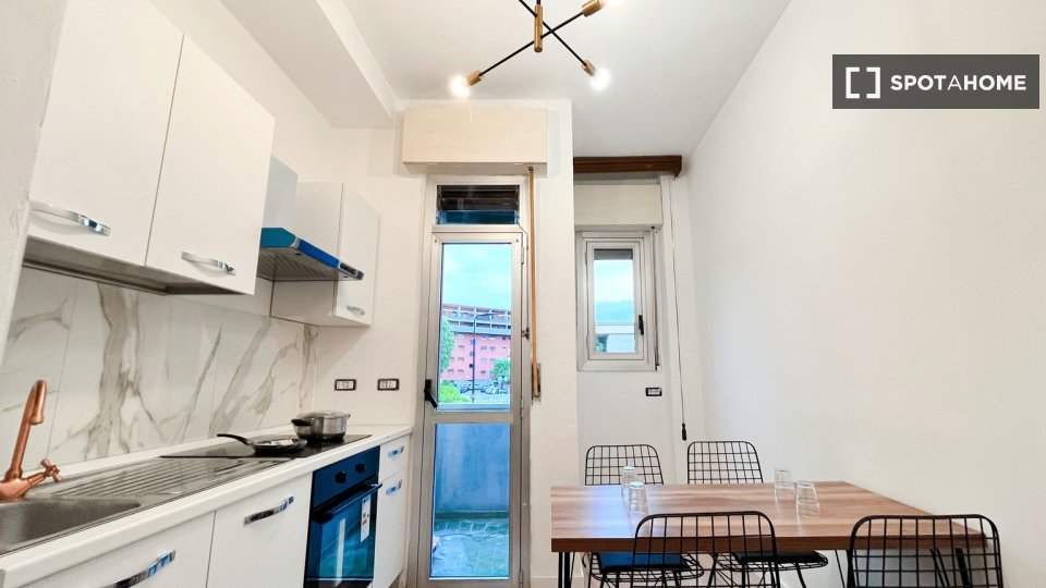 Double room Milan, 3 beds, 85m² — photo 2