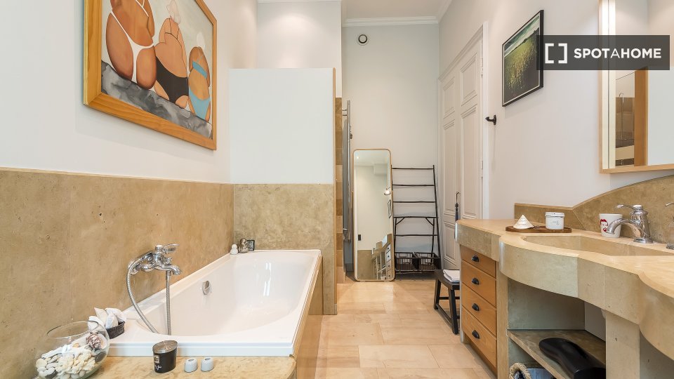 Apartment Lyon, 3 beds, 245m² — photo 2