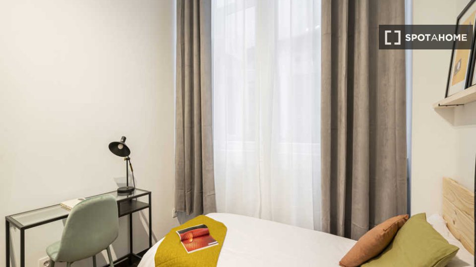 Double room Madrid, 6 beds — photo 39