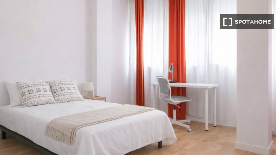 Double room Madrid, 6 beds — photo 116
