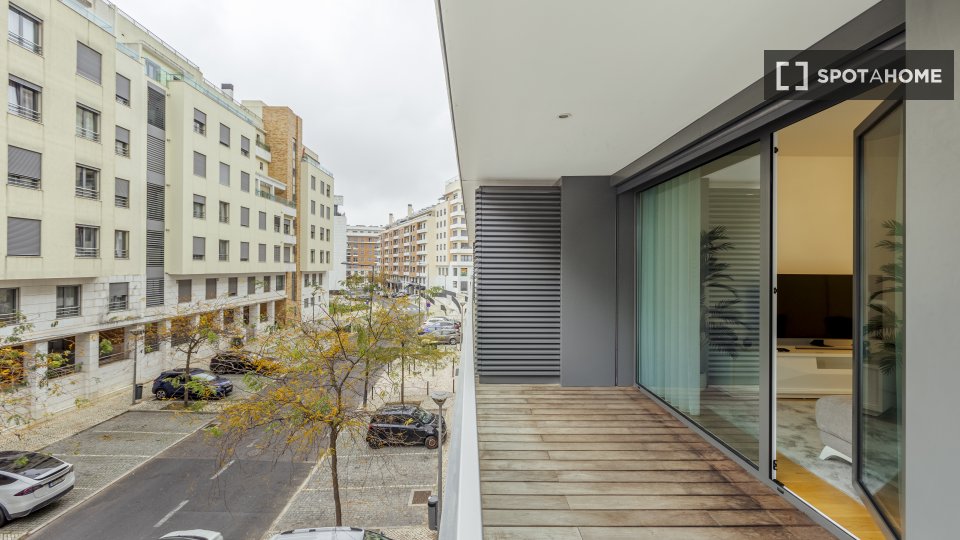 Apartment Lisbon, 3 beds, 133m² — photo 13