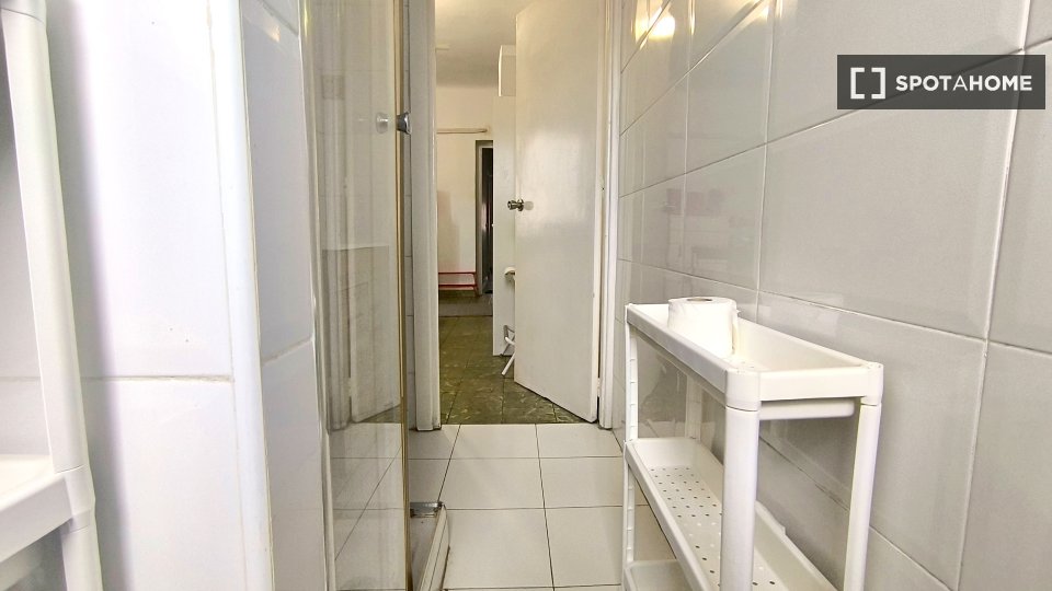 Double room Madrid, 3 beds, 70m² — photo 24