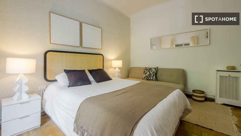 Double room Madrid, 4 beds, 120m² — photo 4