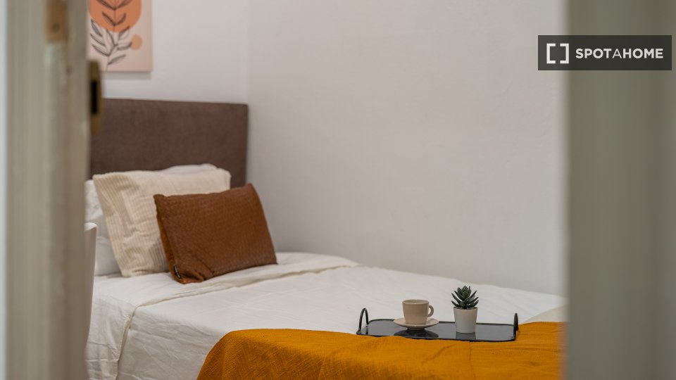 Double room Barcelona, 7 beds, 121m² — photo 8