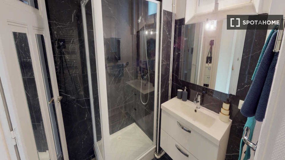 Double room Paris, 5 beds, 120m² — photo 3