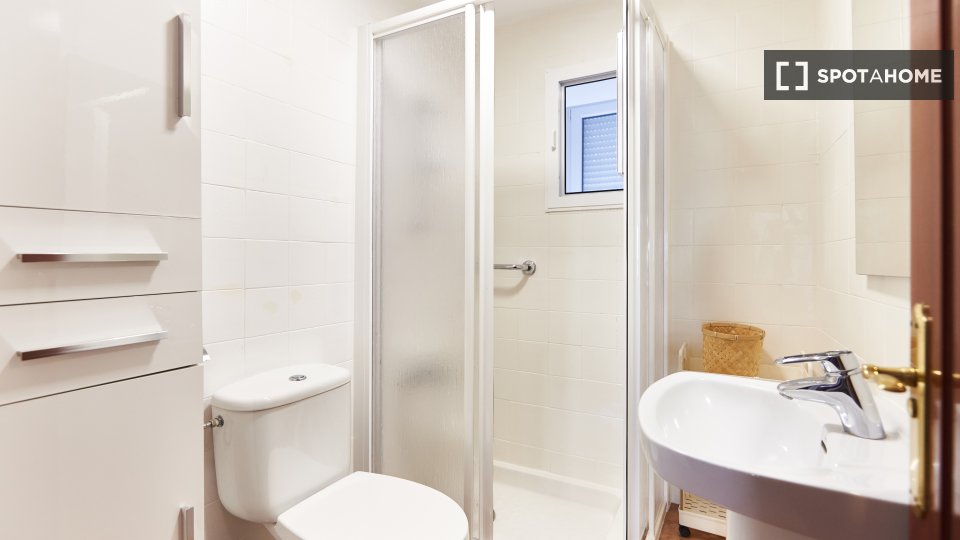 Double room Seville, 3 beds — photo 17