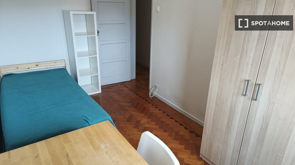 Double room Lisbon, 3 beds — photo 13