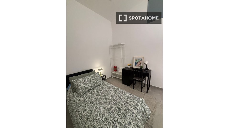 Double room Naples, 4 beds — photo 18