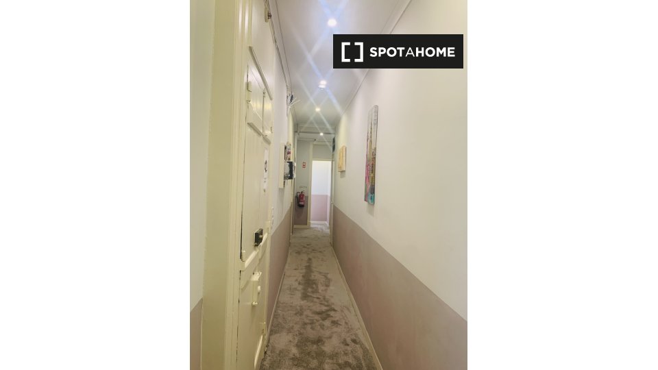 Double room Lisbon, 4 beds, 100m² — photo 7