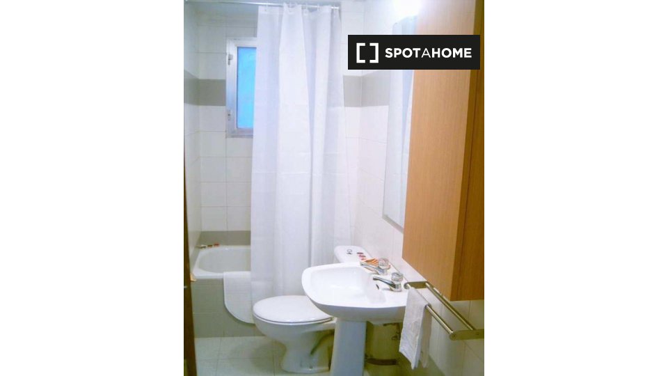 Double room Madrid, 3 beds — photo 7