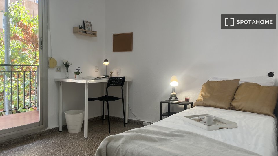 Double room Valencia, 4 beds, 100m² — photo 2