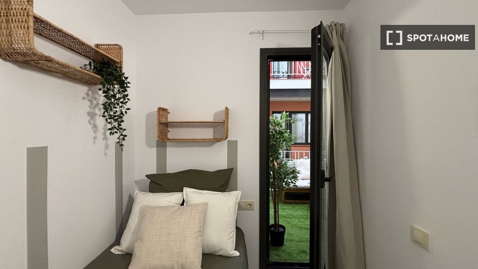 Double room Barcelona, 4 beds, 90m² — photo 9