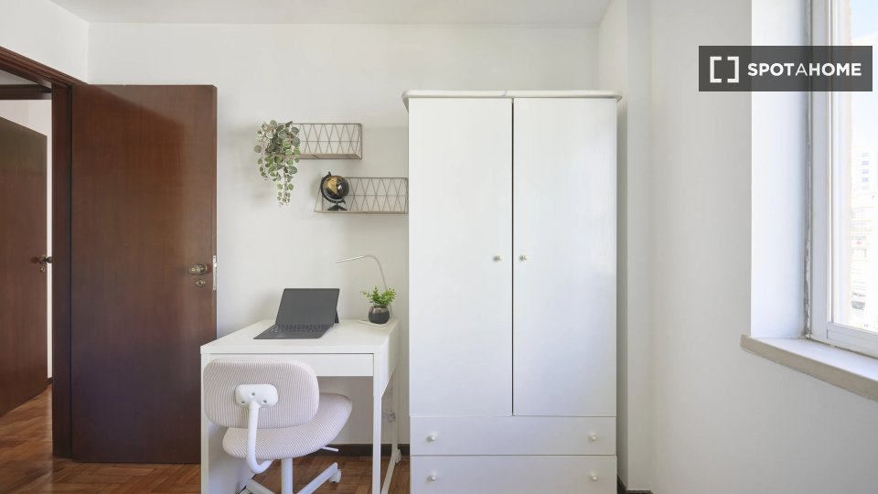 Double room Lisbon, 5 beds — photo 9
