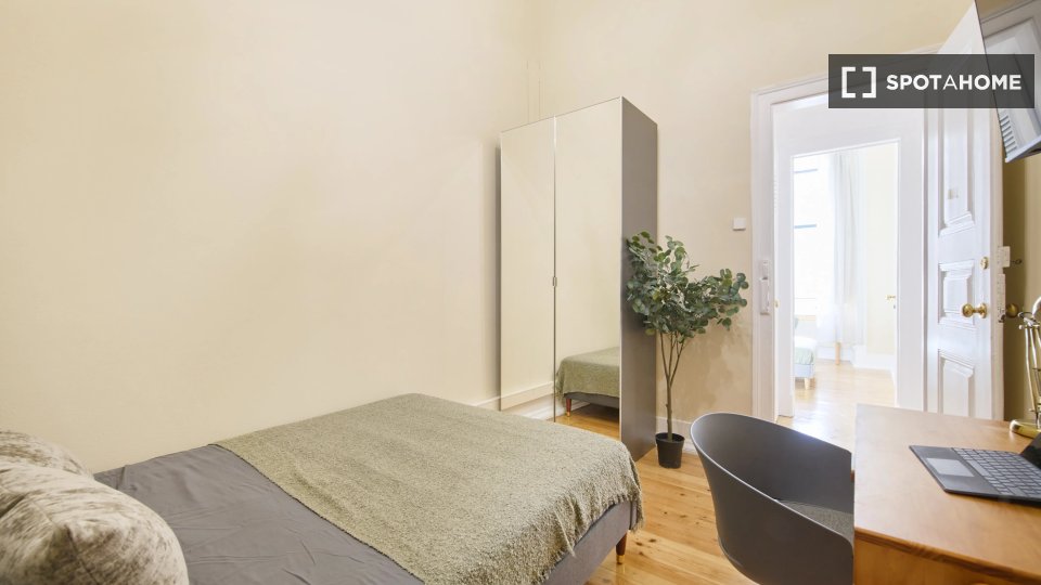Double room Lisbon, 8 beds — photo 12