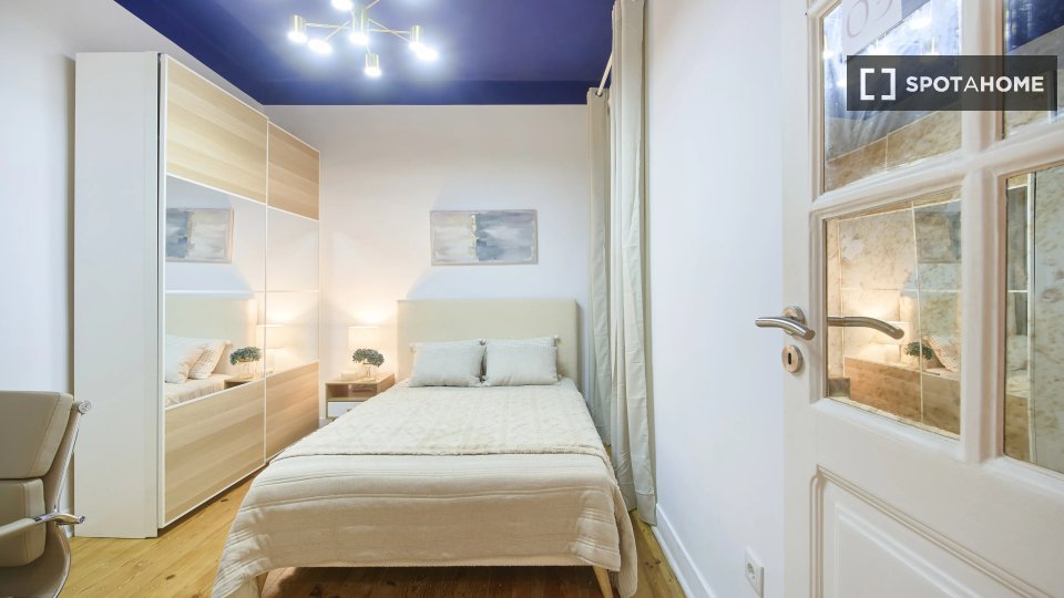Double room Lisbon, 5 beds — photo 6