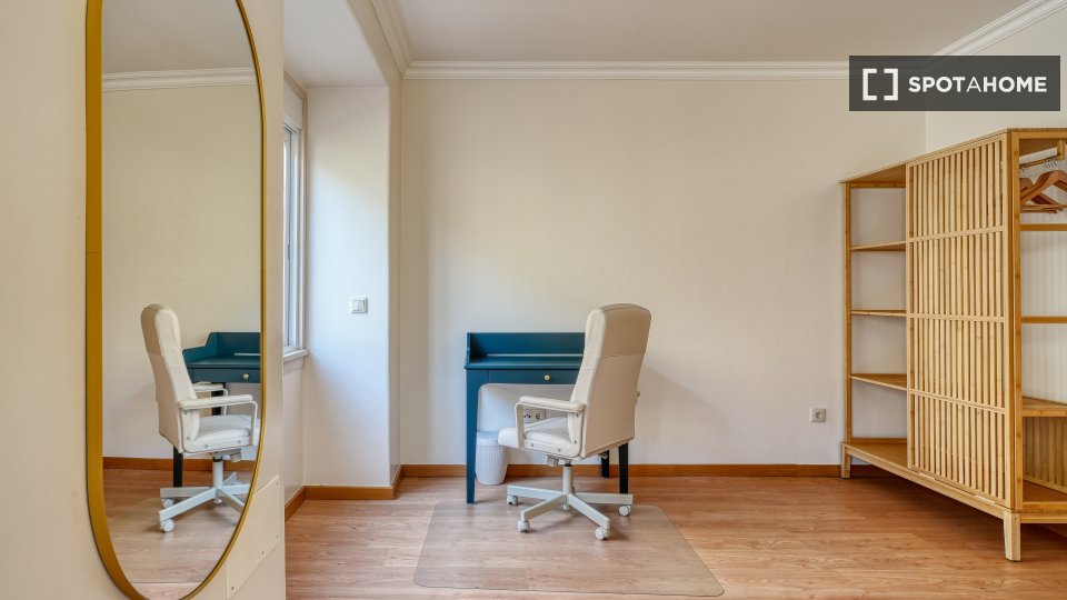 Double room Lisbon, 4 beds — photo 12