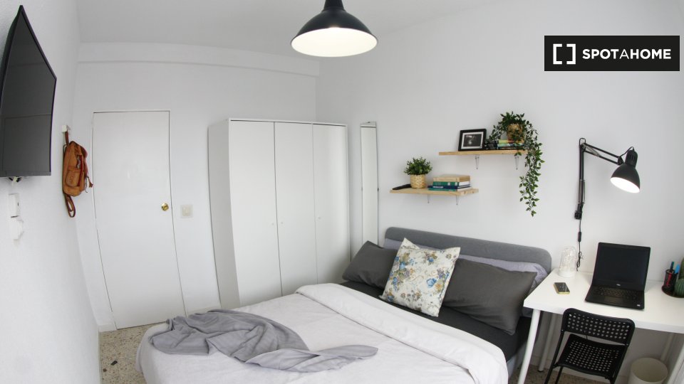 Double room Madrid, 5 beds, 100m² — photo 1