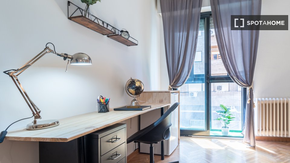 Double room Madrid, 7 beds, 160m² — photo 5