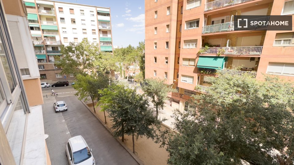 Apartment Barcelona, 4 beds, 75m² — photo 17