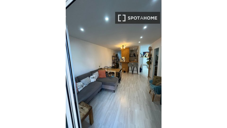 Double room Barcelona, 3 beds, 83m² — photo 4