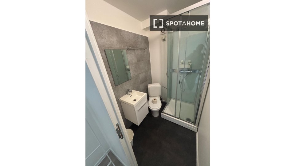 Double room Brussels, 5 beds, 14m² — photo 20