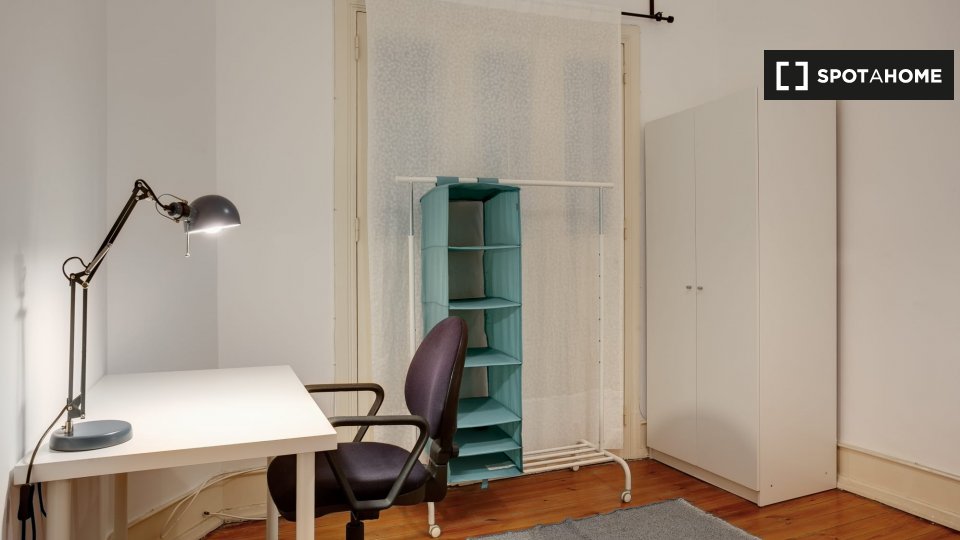 Double room Lisbon, 4 beds, 110m² — photo 3