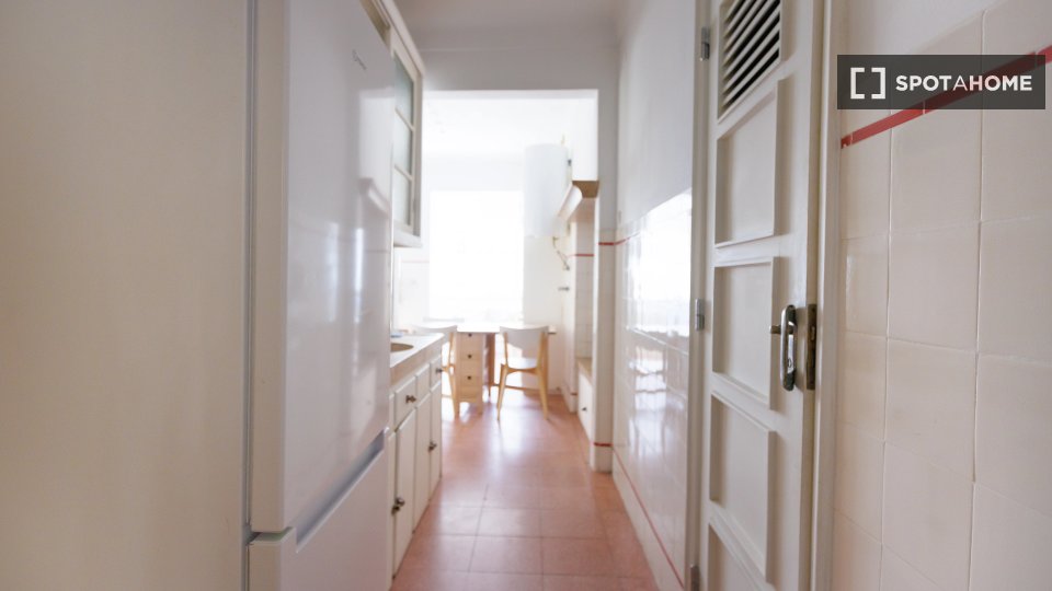 Double room Lisbon, 6 beds — photo 15