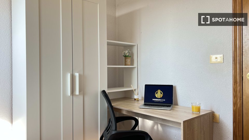 Double room Valencia, 5 beds — photo 1