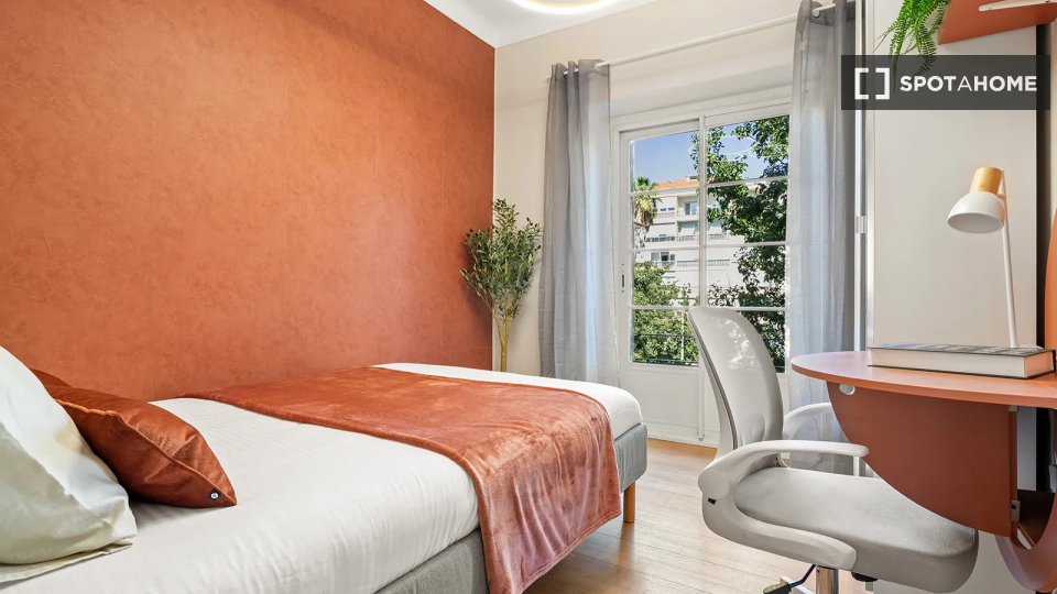 Double room Lisbon, 5 beds — photo 1
