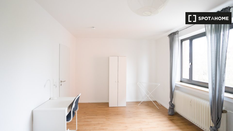 Double room Dusseldorf, 4 beds — photo 18