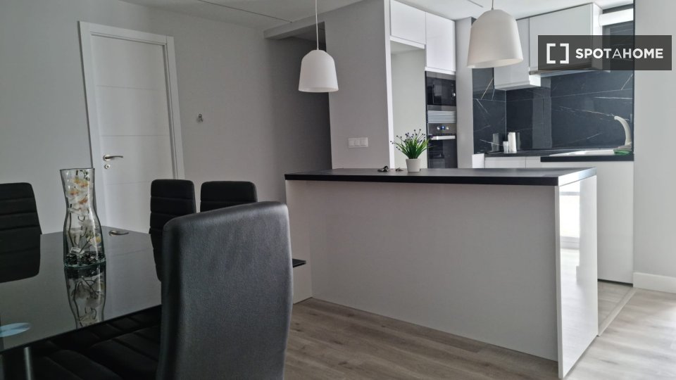 Double room Madrid, 4 beds, 100m² — photo 3