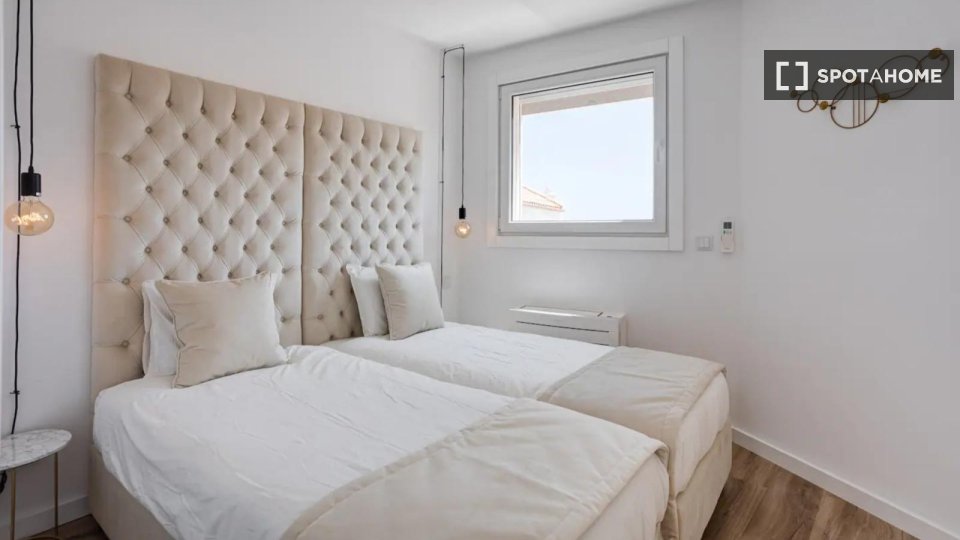 Apartment Lisbon, 2 beds, 70m² — photo 2
