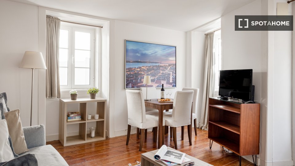 Apartment Lisbon, 1 bed — photo 1