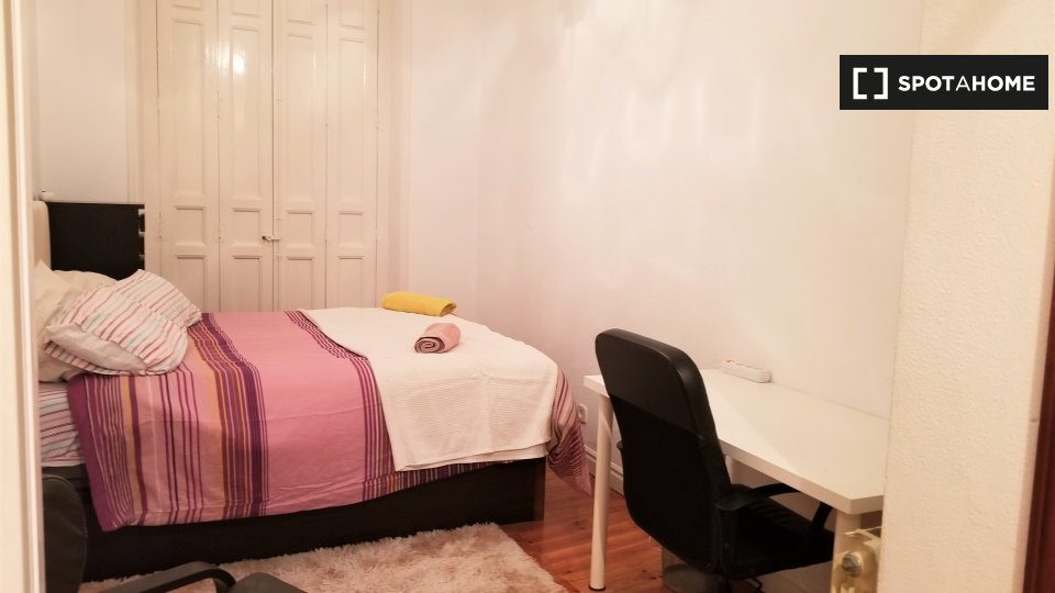 Double room Madrid, 5 beds, 110m² — photo 11