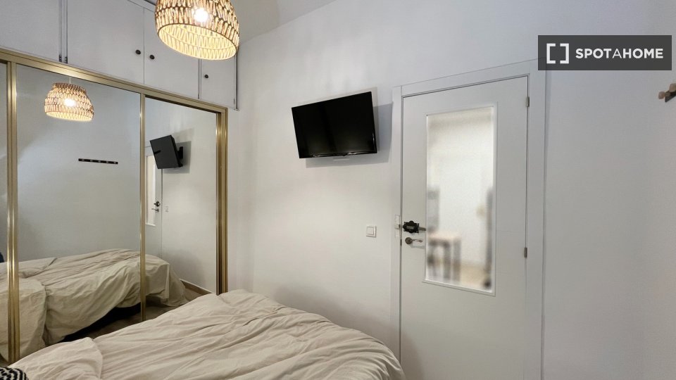 Double room Madrid, 3 beds — photo 21