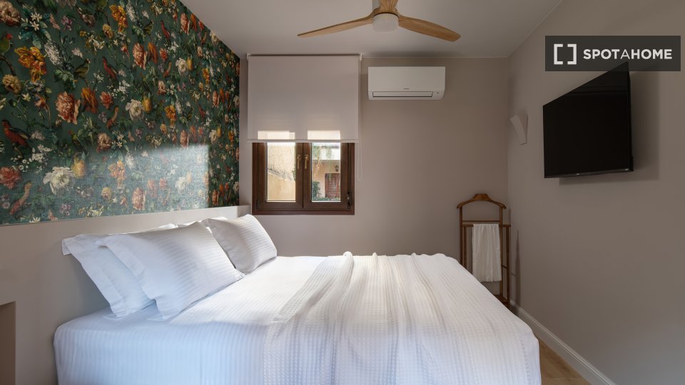 Apartment Thessaloniki, 1 bed, 60m² — photo 1