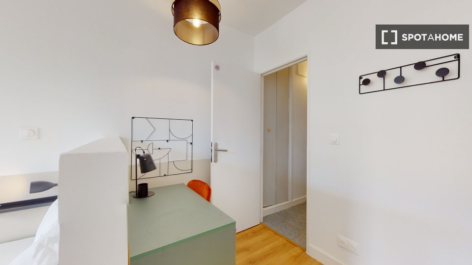 Double room Lyon, 15 beds — photo 12