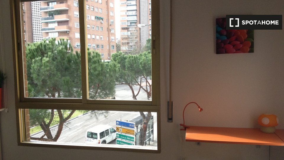 Double room Madrid, 5 beds, 140m² — photo 10